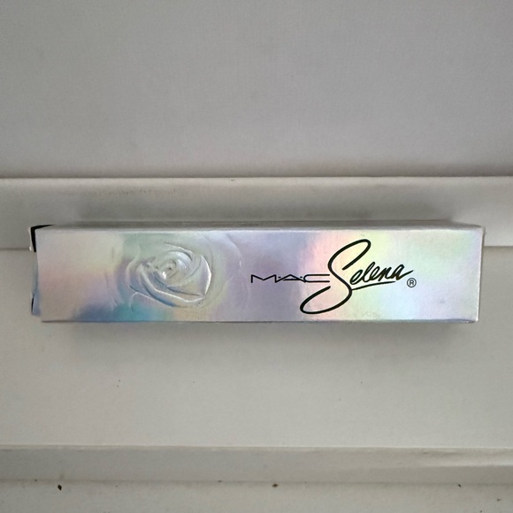 (BNIB)Selena Big Berta liquid lipstick. MAC cosmetics. - Picture 2 of 3